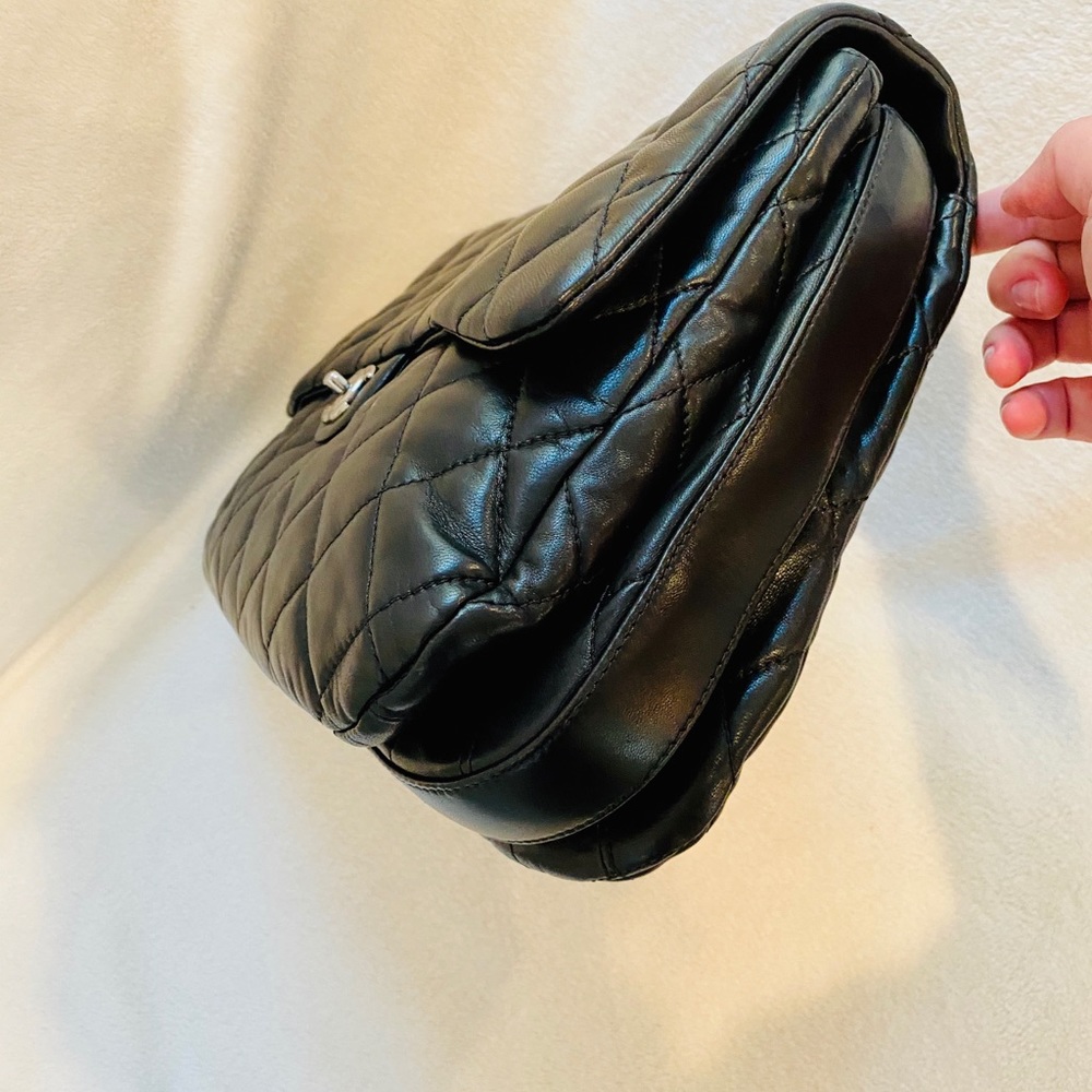 💓Sold💓Large Chanel Square Flap - Picture 4 of 16